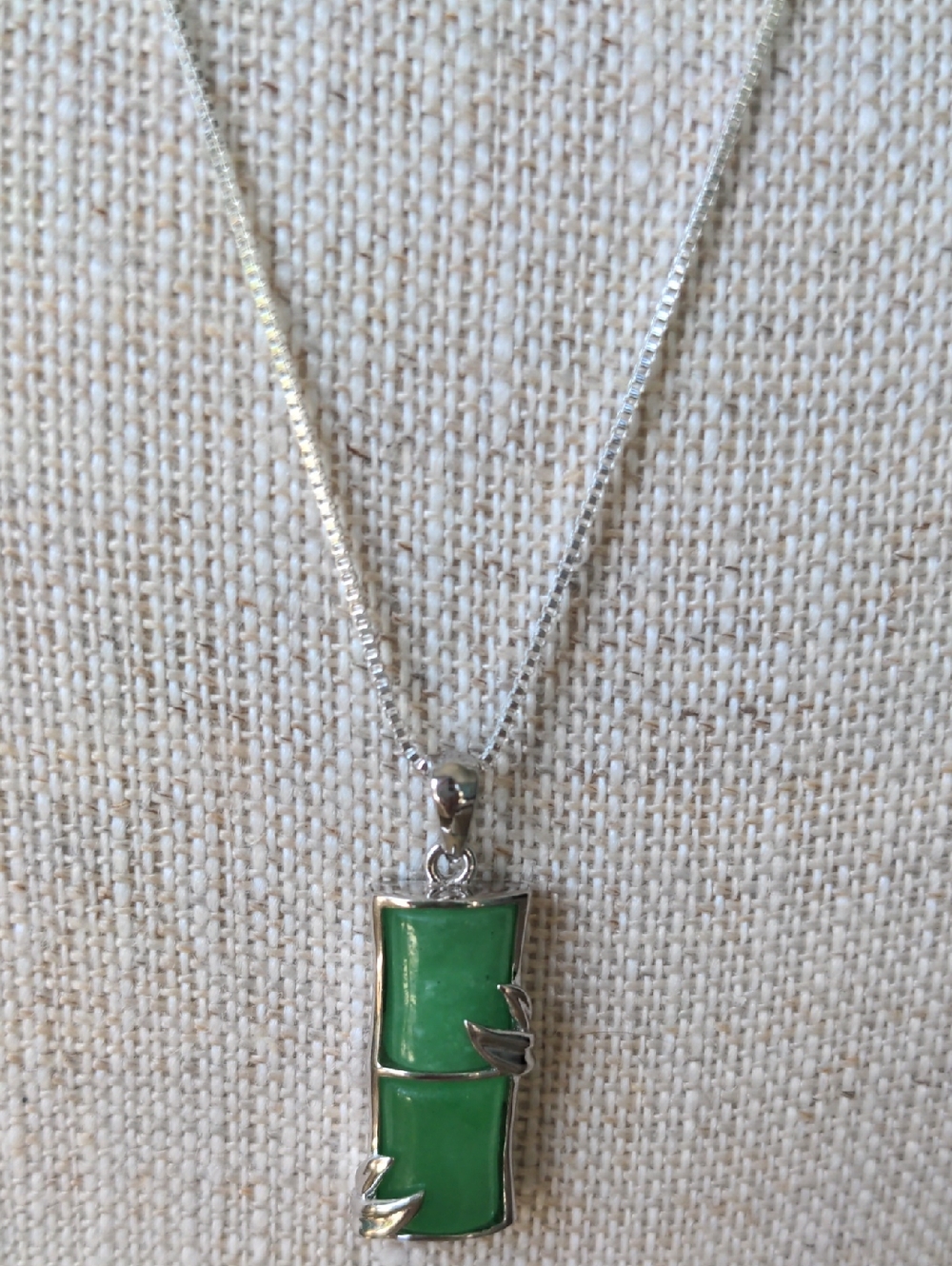 New Macy's jadeite Sterling Silver pendant Necklace 20"  Box chain, Dark green